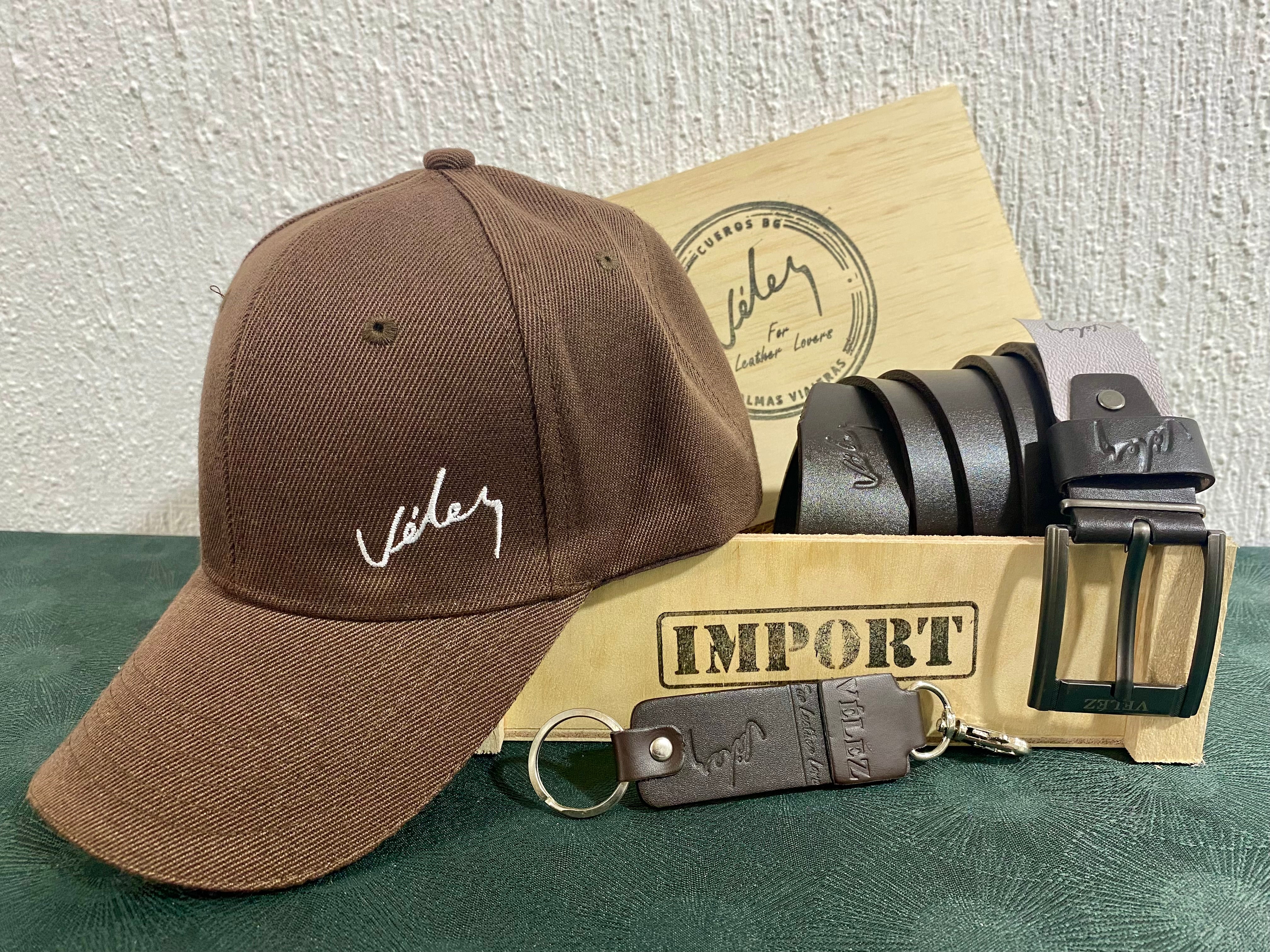TRIO VELEZ GORRA CORREA LlAVERO CAJA